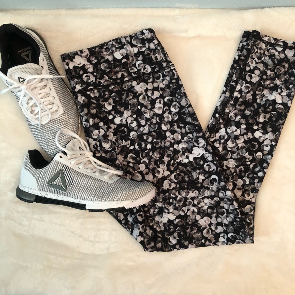 Fabletics mid-rise printed power hold leggings.